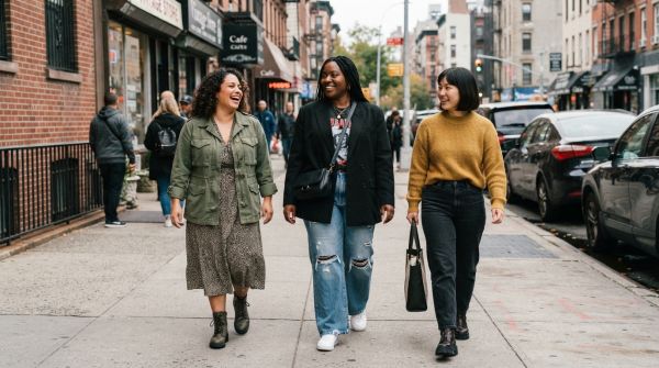 Explorez les tendances de la mode grande taille urbaine
